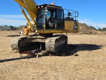 Plate Load Test AX01 DIN 18134 and ASTM 1195 / ASTM 1196 with Excavator Counterweight Centre KMK Geotechnics Plate Load Test AX01 DIN 18134 and ASTM 1195 / ASTM 1196 bearing capacity with Excavator Counterweight Centre KMK Geotechnics