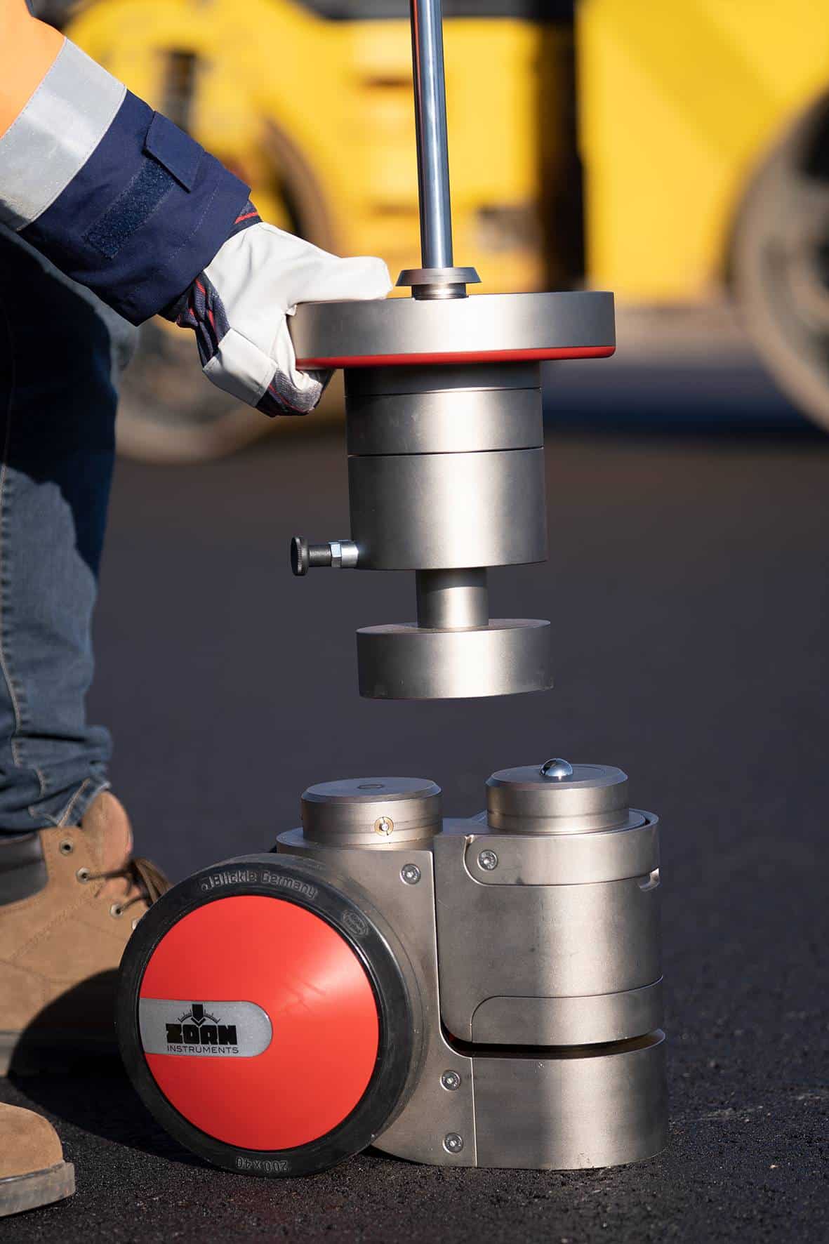 Asphalt Tester ZORN AT 2.0 jobsite