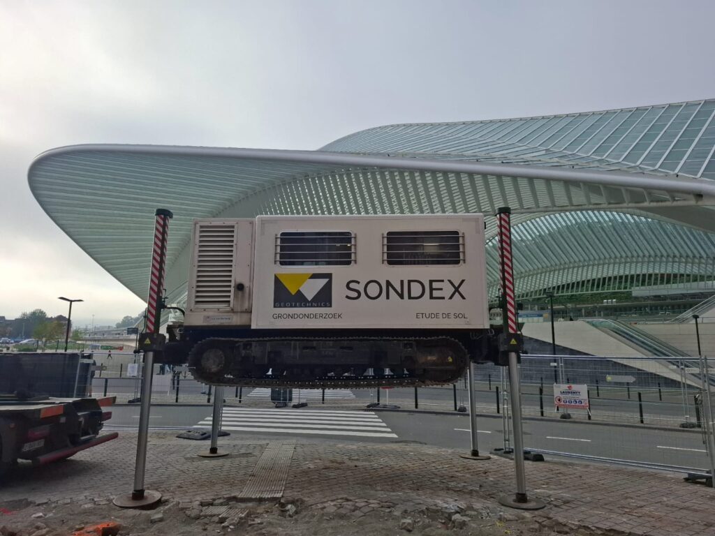 CPT Crawler Hyson 200KN A.P. van den Berg Sondex Elevated lift off Float CPT Crawler Hyson 200KN A.P. van den Berg Sondex Elevated lift off Float