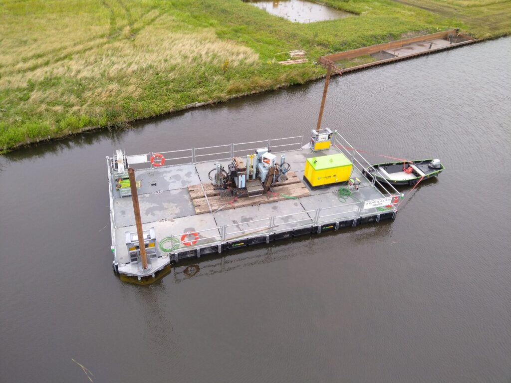 Midi CPT Crawler Over Water A.P. van den Berg