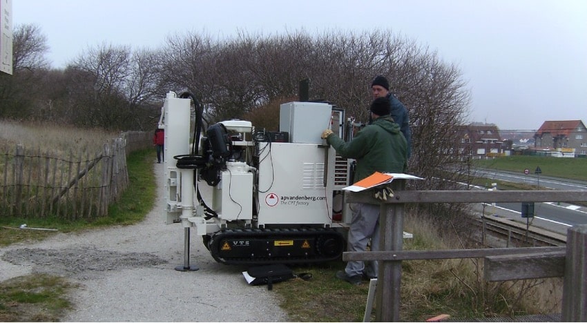 Mini CPT Crawler Cone Penetration Test A.P. van den Berg Mini CPT Crawler Cone Penetration Test A.P. van den Berg