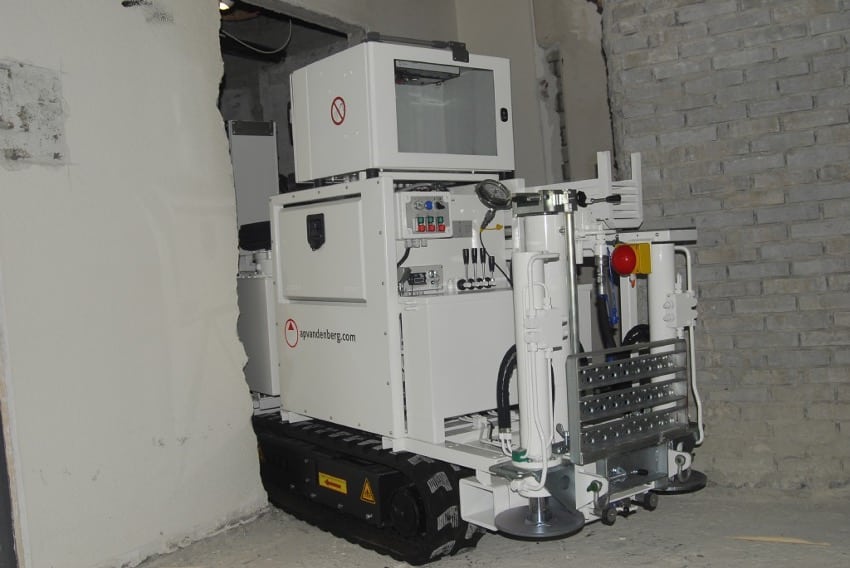 Mini CPT Crawler Cone Penetration Test A.P. van den Berg Mini CPT Crawler Cone Penetration Test A.P. van den Berg