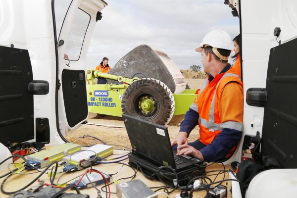 Impact Roller compaction Broons Test rig Adelaide University Impact Roller compaction Broons Test rig Adelaide University