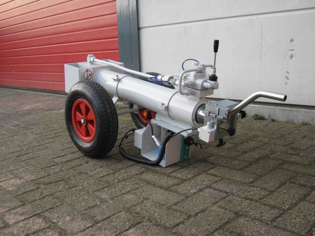 Portable CPT Pusher HYSON 100kN-LW Portable CPT Pusher HYSON 100kN-LW A.P. van den Berg